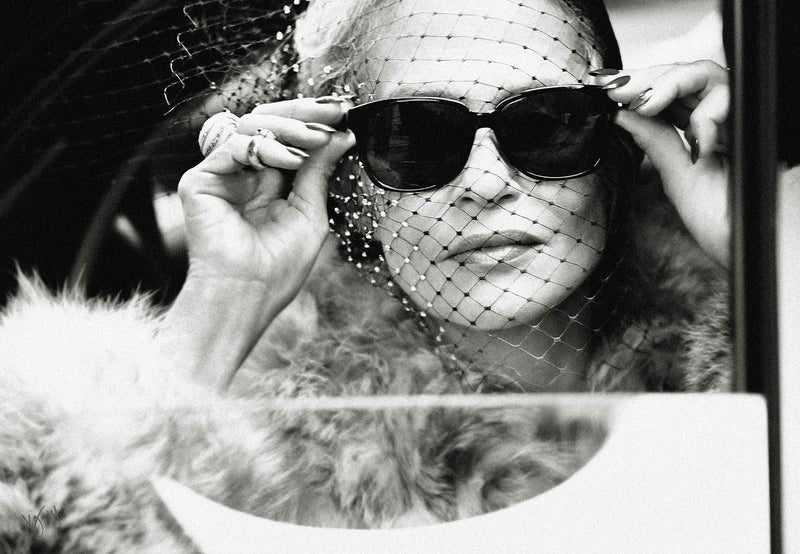 {"type"=>"root", "children"=>[{"type"=>"paragraph", "children"=>[{"type"=>"text", "value"=>"Lauren Hutton with sunglasses"}]}]}