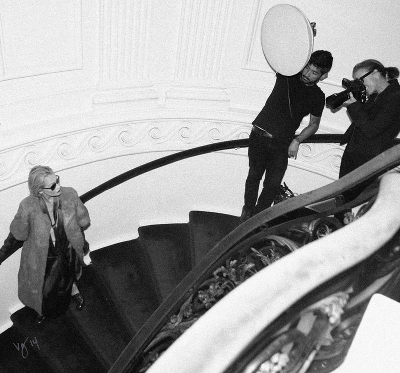 {"type"=>"root", "children"=>[{"type"=>"paragraph", "children"=>[{"type"=>"text", "value"=>"LAUREN HUTTON ON THE STAIRS OF THE LOTOS CLUB"}]}]}