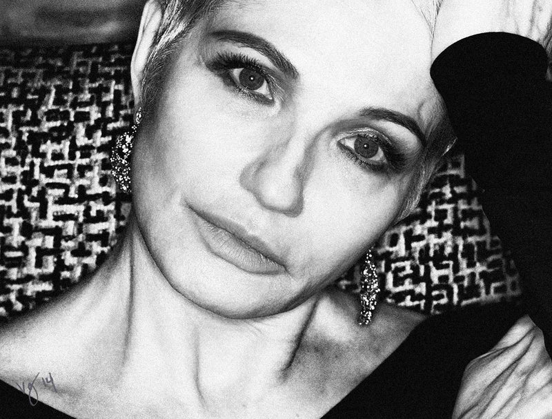 {"type"=>"root", "children"=>[{"type"=>"paragraph", "children"=>[{"type"=>"text", "value"=>"Ellen Barkin in black &amp; white"}]}]}